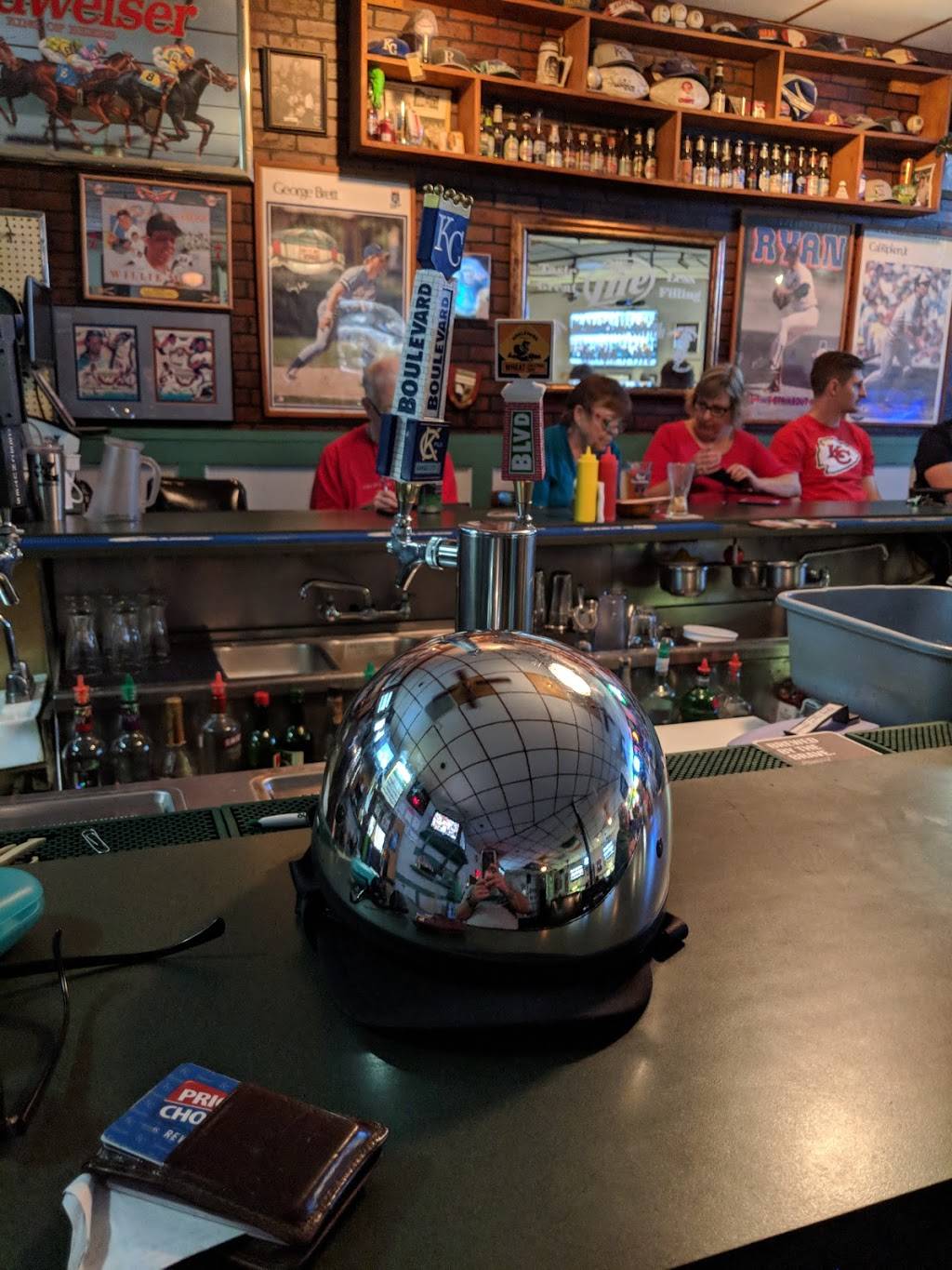 Walshs Corner Cocktail | restaurant | 304 W 85th St, Kansas City, MO 64114, USA | 8163617099 OR +1 816-361-7099