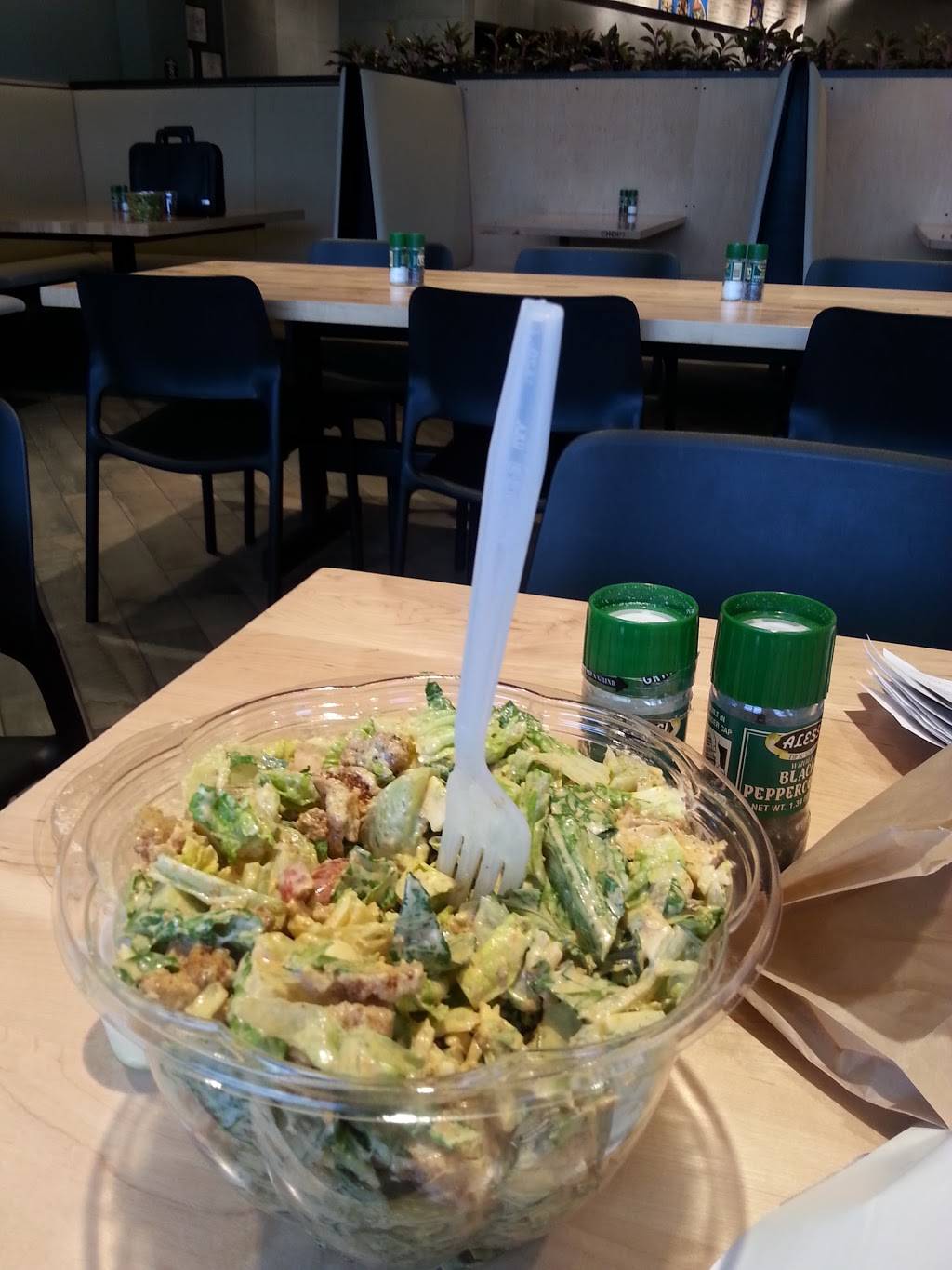 Chopt Creative Salad Co. | restaurant | 160 Maple Ave W, Vienna, VA 22180, USA | 7576561331 OR +1 757-656-1331