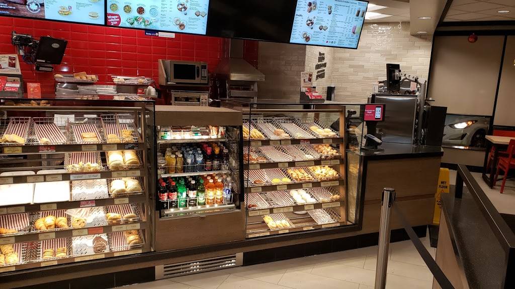 Tim Hortons | restaurant | 2700 Rue Ontario E, Montréal, QC H1K 0E2, Canada | 5145261707 OR +1 514-526-1707