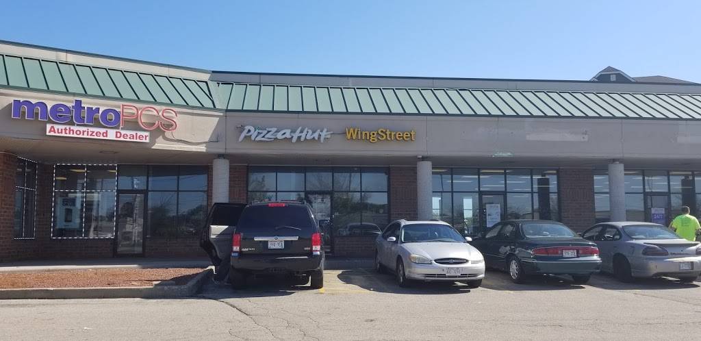 Pizza Hut | restaurant | 6807 W Brown Deer Rd, Milwaukee, WI 53223, USA | 4143540600 OR +1 414-354-0600