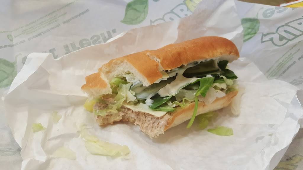 Subway | restaurant | 930 W Ann Arbor Trail, Plymouth, MI 48170, USA | 7344546622 OR +1 734-454-6622