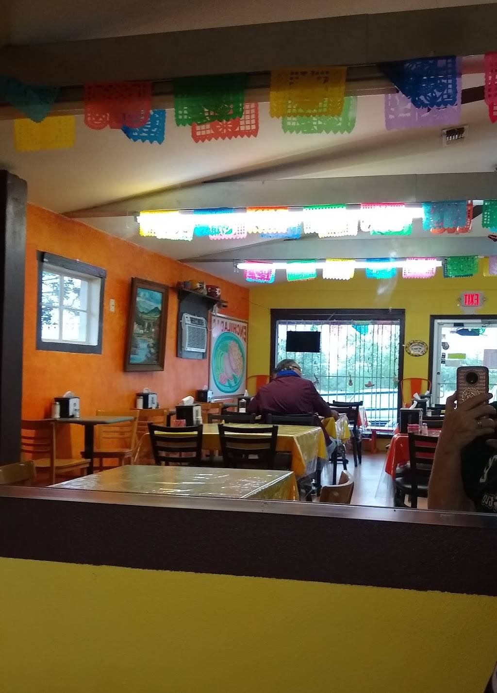 Taco jalisco | restaurant | 18477 Interstate 35 Access Rd, Lytle, TX 78052, USA | 8307726099 OR +1 830-772-6099