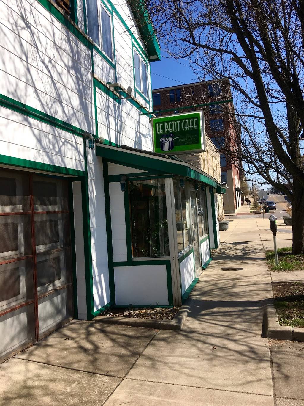 Le Petit Cafe | restaurant | 308 W 6th St, Bloomington, IN 47404, USA | 8123349747 OR +1 812-334-9747