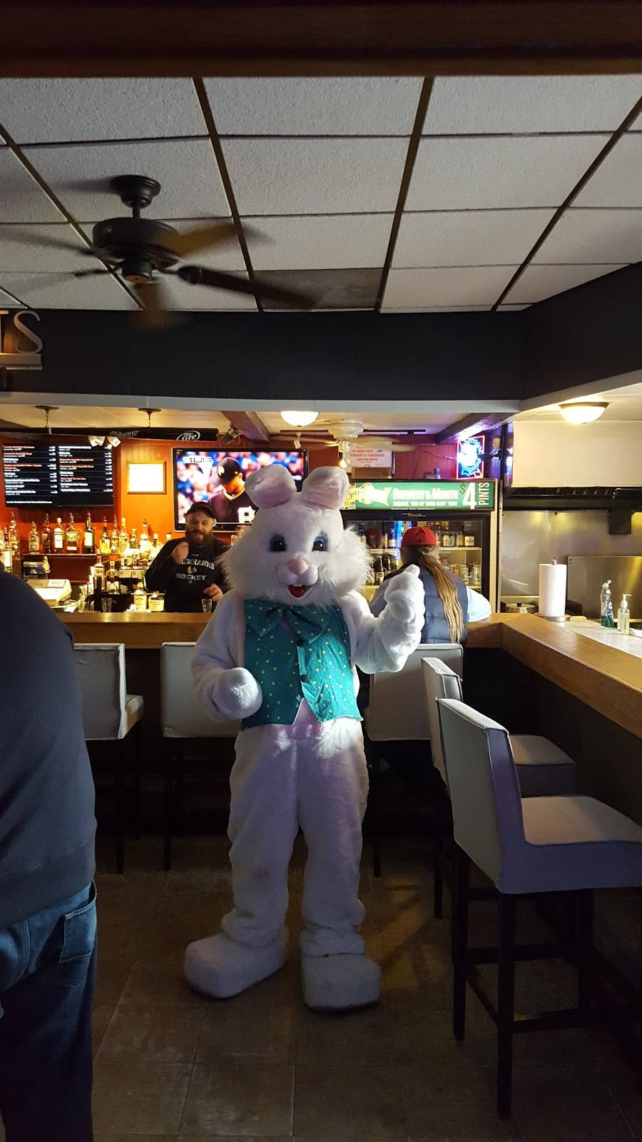 Rabbits Bar | restaurant | 4945 W Foster Ave, Chicago, IL 60630, USA | 7737365766 OR +1 773-736-5766