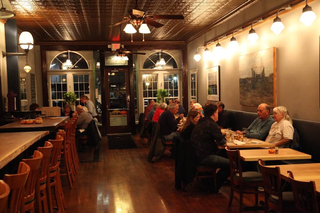 Molly’s Kitchen and Bar | restaurant | 110 W Market St, Mt Carroll, IL 61053, USA | 8159060052 OR +1 815-906-0052