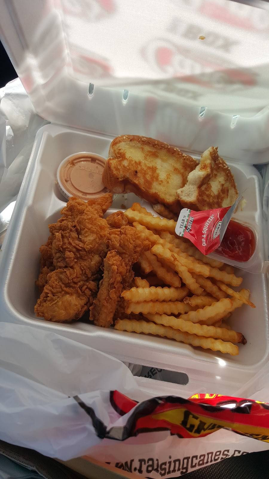 Raising Canes Chicken Fingers | meal takeaway | 4100 Belt Line Rd, Addison, TX 75001, USA | 9728517960 OR +1 972-851-7960