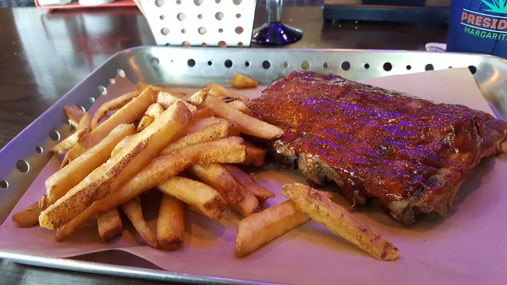 Chilis Grill & Bar | meal takeaway | 726 W Center St, West Bridgewater, MA 02379, USA | 5084279906 OR +1 508-427-9906