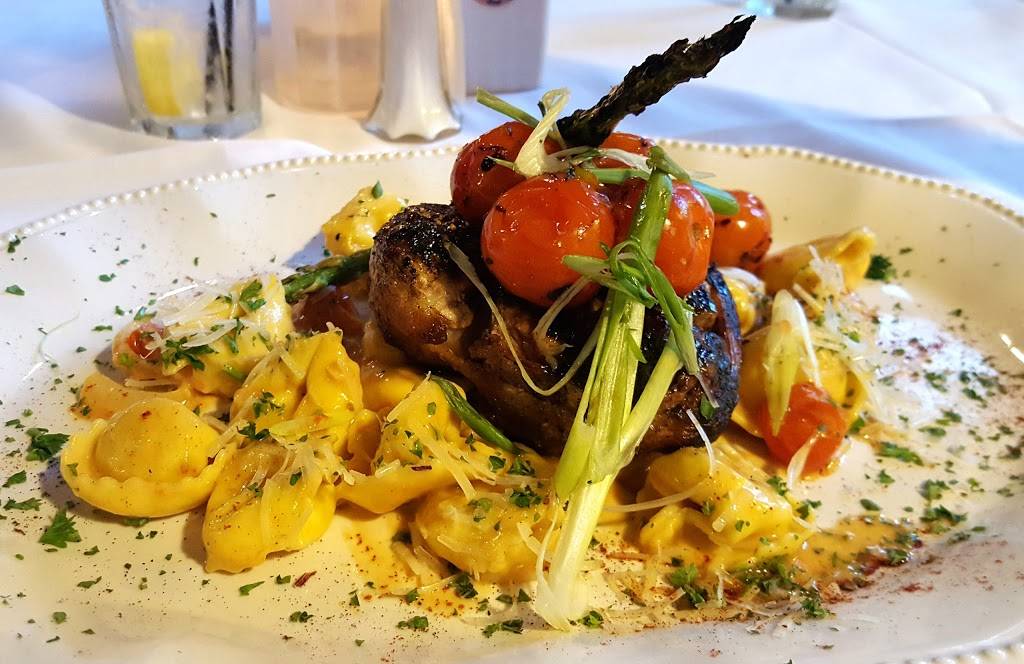 Lonzerottis Italian Restaurant | restaurant | 600 E State St, Jacksonville, IL 62650, USA | 2172437151 OR +1 217-243-7151