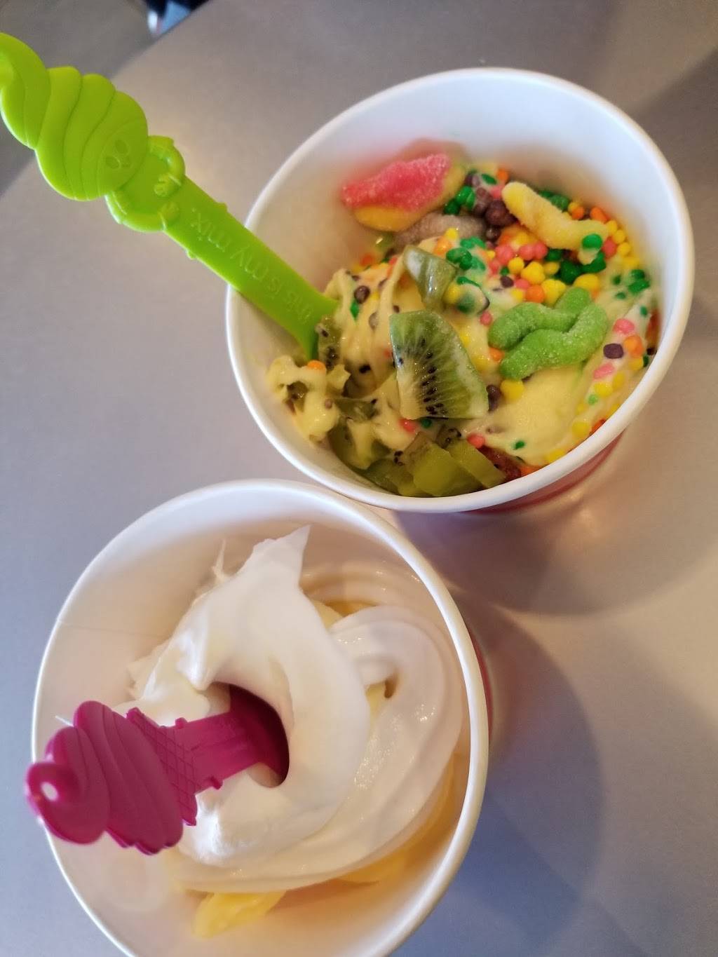 Menchies Frozen Yogurt | bakery | 5607 W Friendly Ave, Greensboro, NC 27410, USA | 3362859587 OR +1 336-285-9587