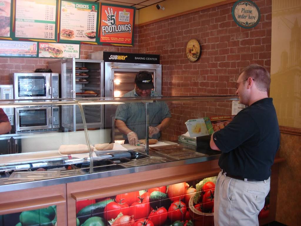 Subway Restaurants | restaurant | 1720 N Locust Ave, Lawrenceburg, TN 38464, USA | 9317662060 OR +1 931-766-2060