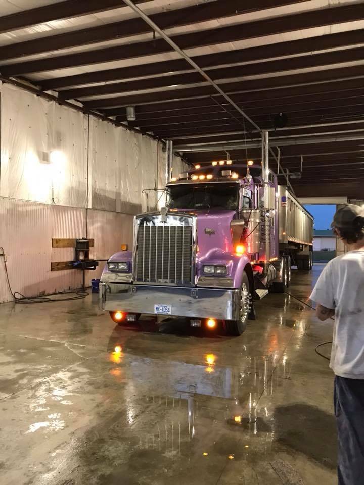 Big Stacks Truck Center | restaurant | 1100 W Hwy 25 #70, Newport, TN 37821, USA | 4237209090 OR +1 423-720-9090