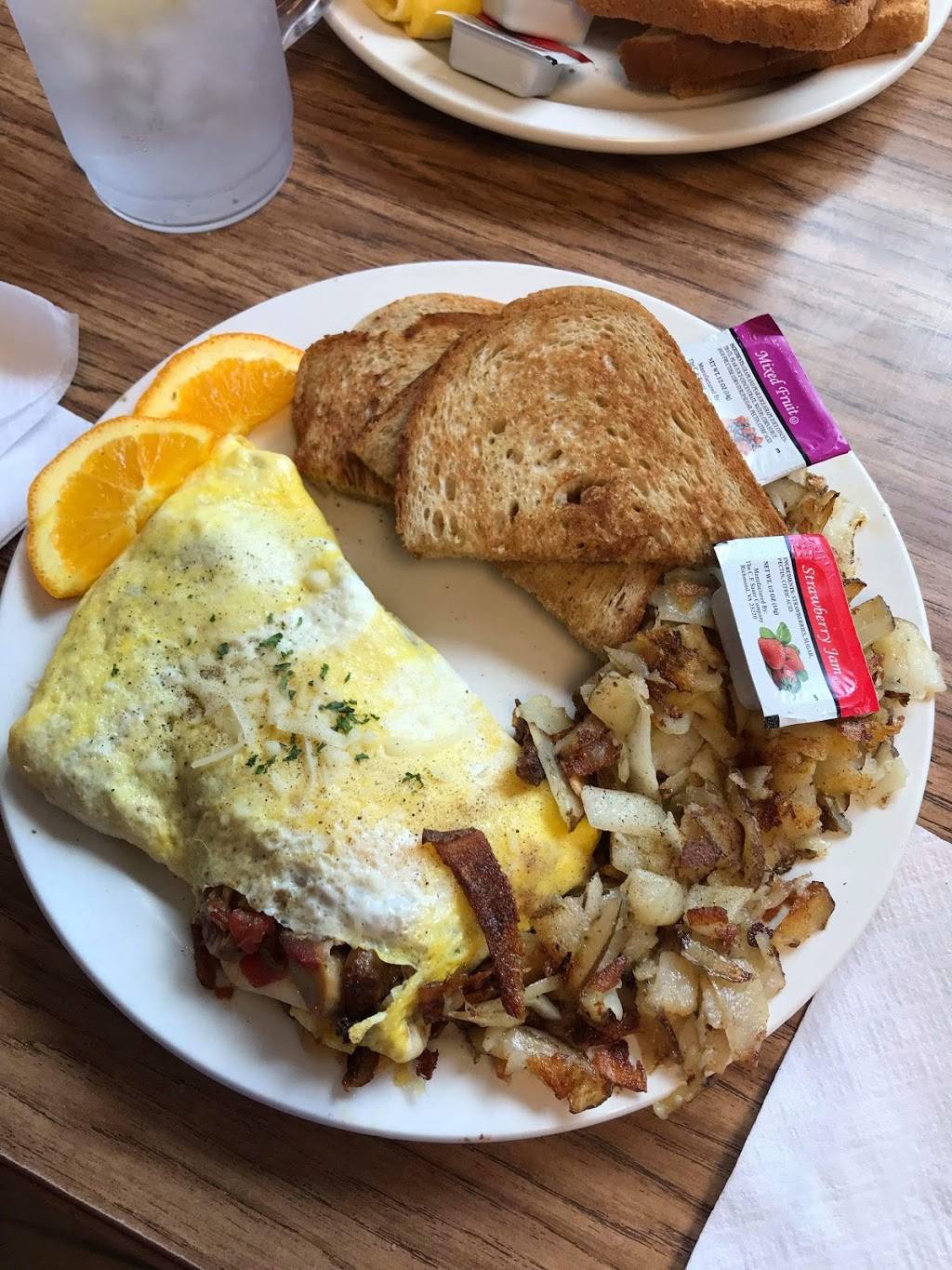 Town Square Cafe & Bakery | restaurant | 704 Veterans Memorial Dr, Tellico Plains, TN 37385, USA | 4232532200 OR +1 423-253-2200