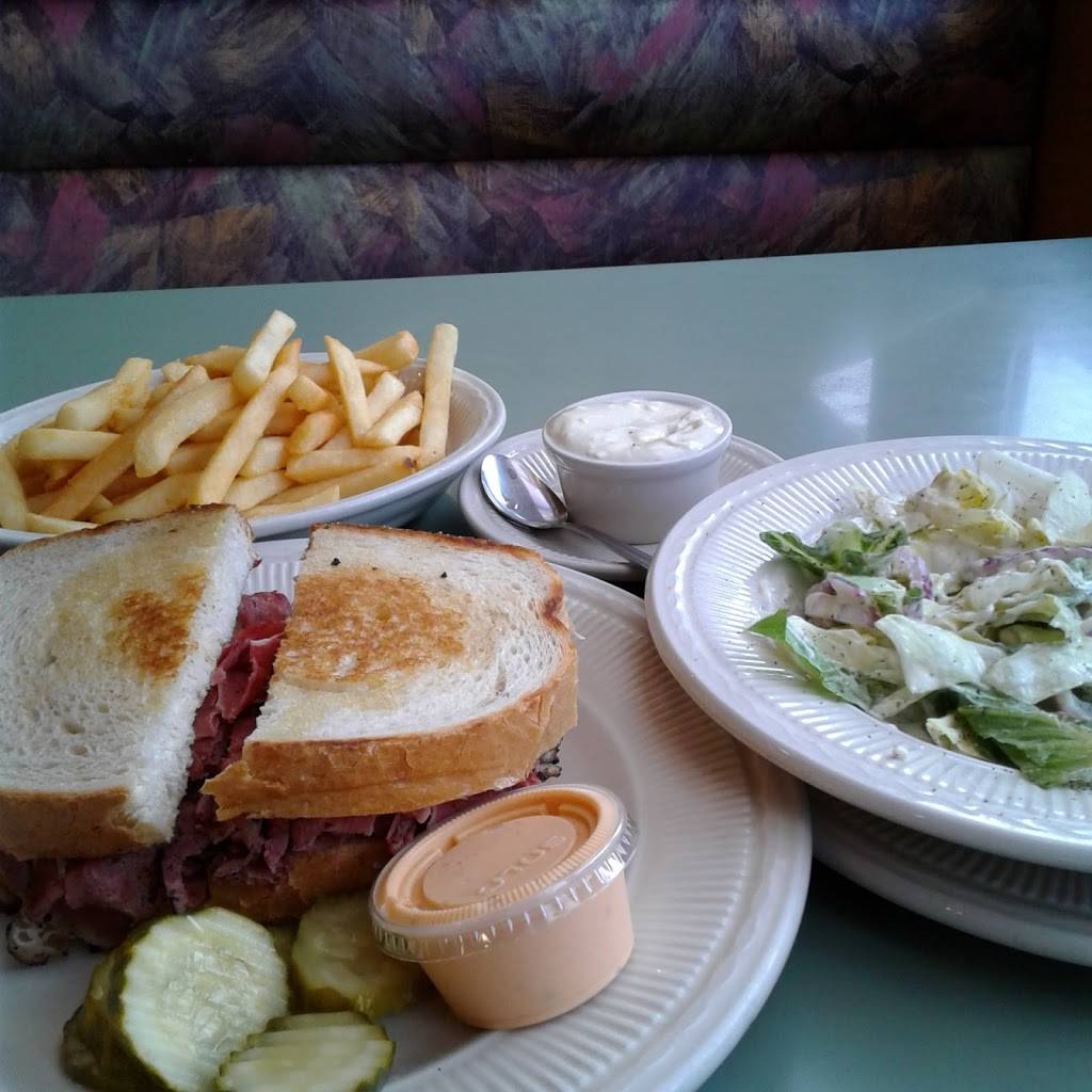 Louies Ham & Corned Beef | restaurant | 165 S Main St, Mt Clemens, MI 48043, USA | 5864636668 OR +1 586-463-6668