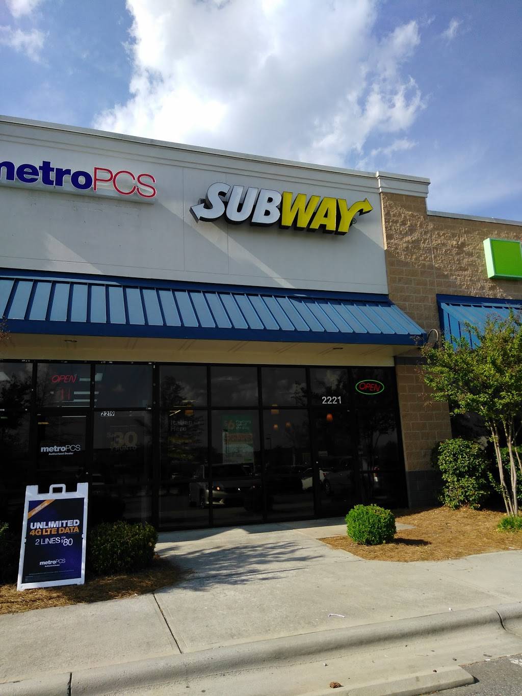 Subway | restaurant | 2221 Roxie Street Northeast, Kannapolis, NC 28083, USA | 7047957827 OR +1 704-795-7827