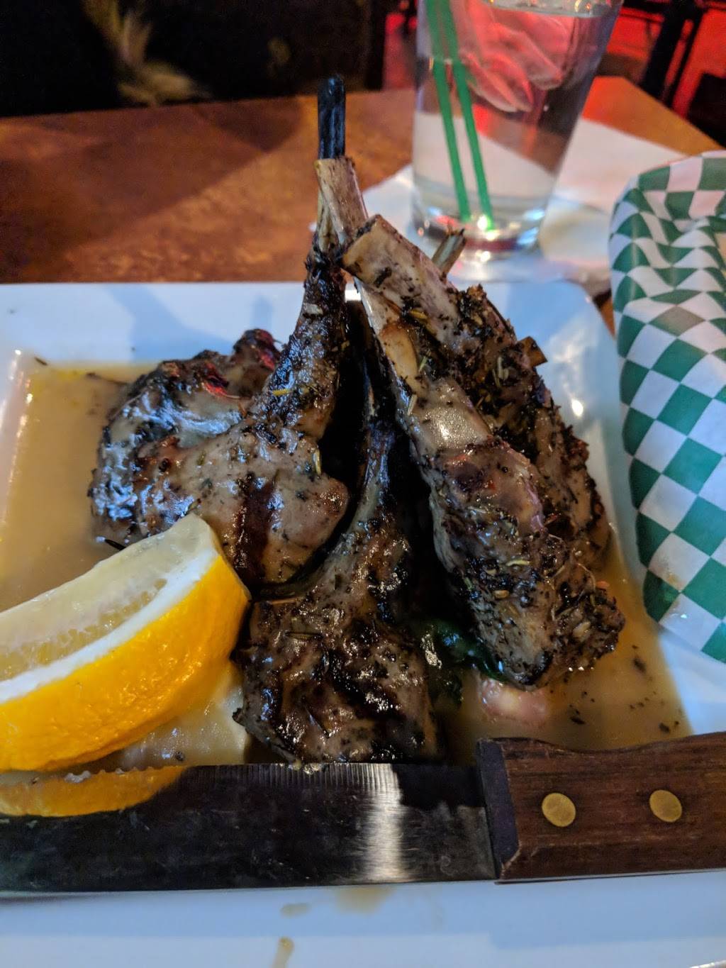 Kapones Sports Tavern | restaurant | 24301 Harper Ave, St Clair Shores, MI 48080, USA | 5862005242 OR +1 586-200-5242