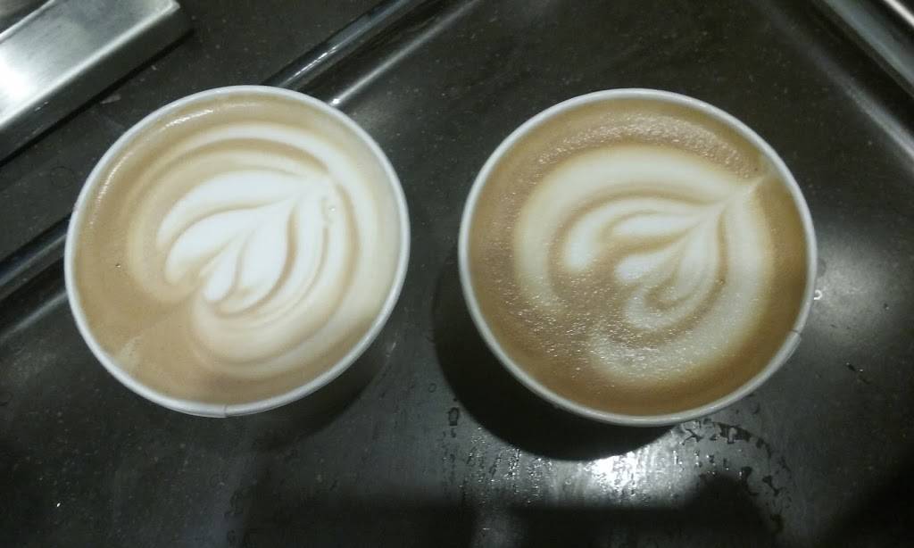 Starbucks | cafe | 3200 E Agency St, Burlington, IA 52601, USA | 3198506376 OR +1 319-850-6376