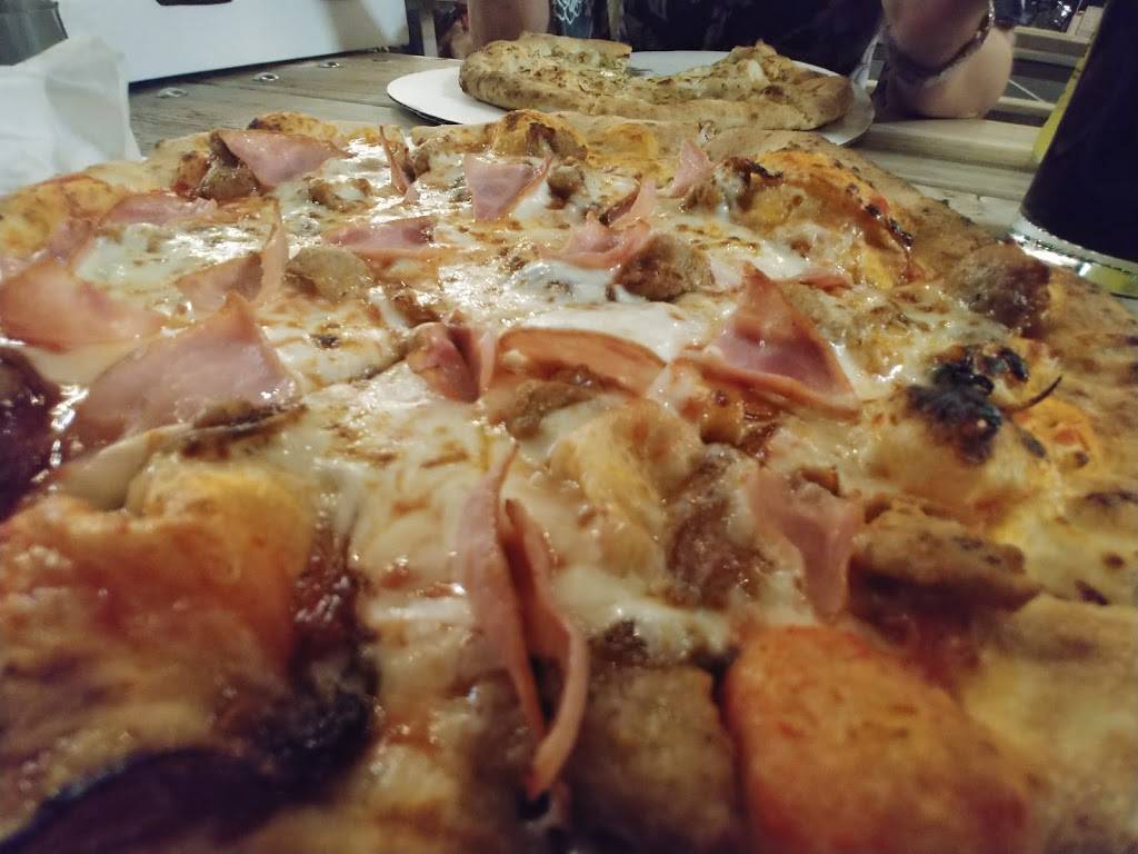 Happy Pizza Company | meal takeaway | 108 Royal St, Salado, TX 76571, USA | 2542261684 OR +1 254-226-1684