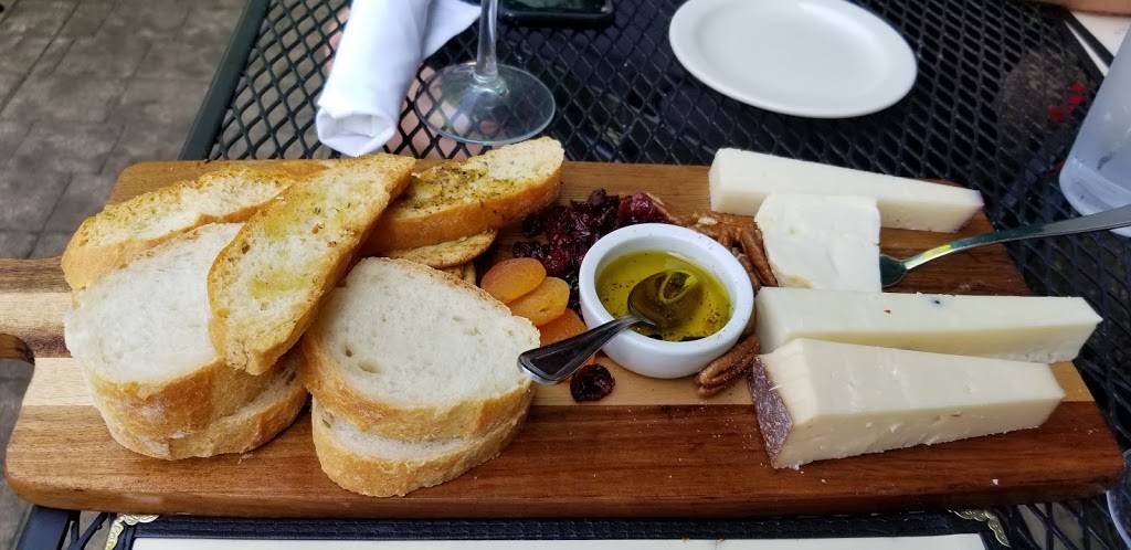 Vento la Trattoria | restaurant | 28611 Lake Rd, Bay Village, OH 44140, USA | 4408354530 OR +1 440-835-4530