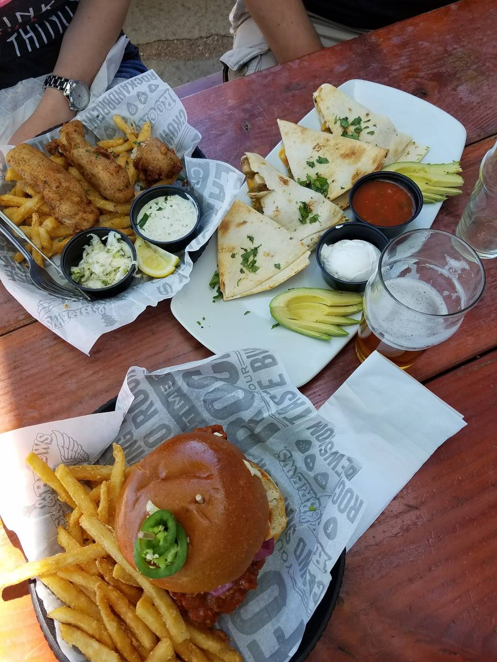 Rock & Brews | restaurant | 5351 Nebraska Furniture Mart Dr, The Colony, TX 75056, USA | 9725841670 OR +1 972-584-1670