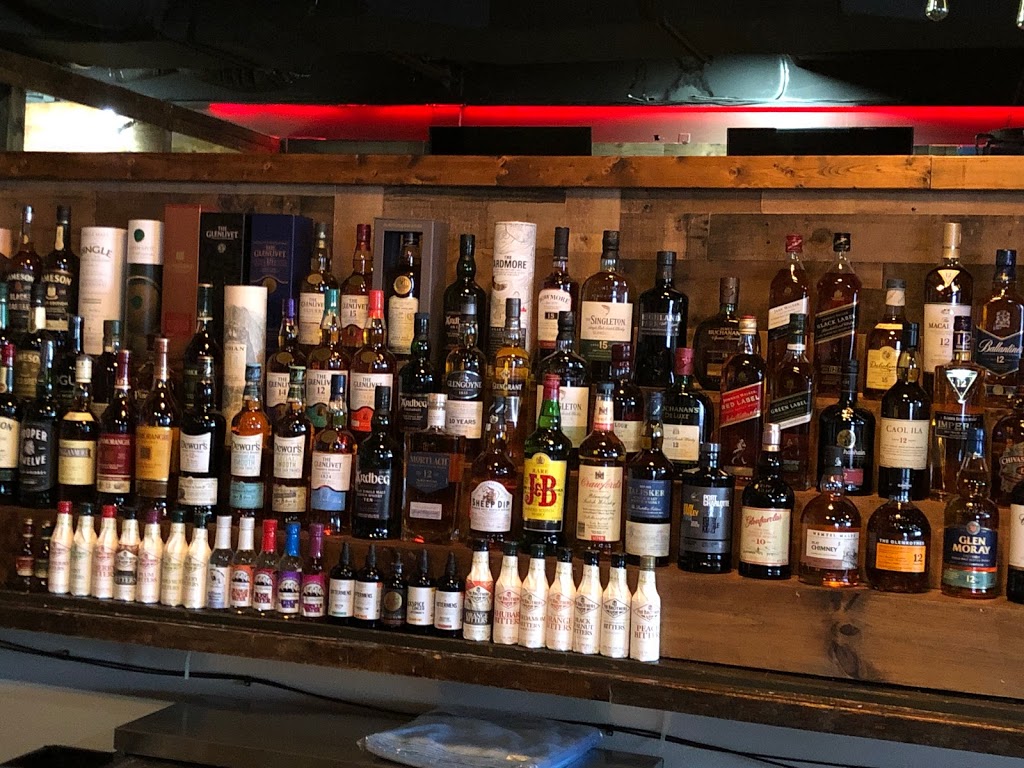 Lumber Axe Whiskey Bar & Grill | restaurant | 2158 Colonial Blvd Unit 1 & 2, Fort Myers, FL 33907, USA | 2392049138 OR +1 239-204-9138