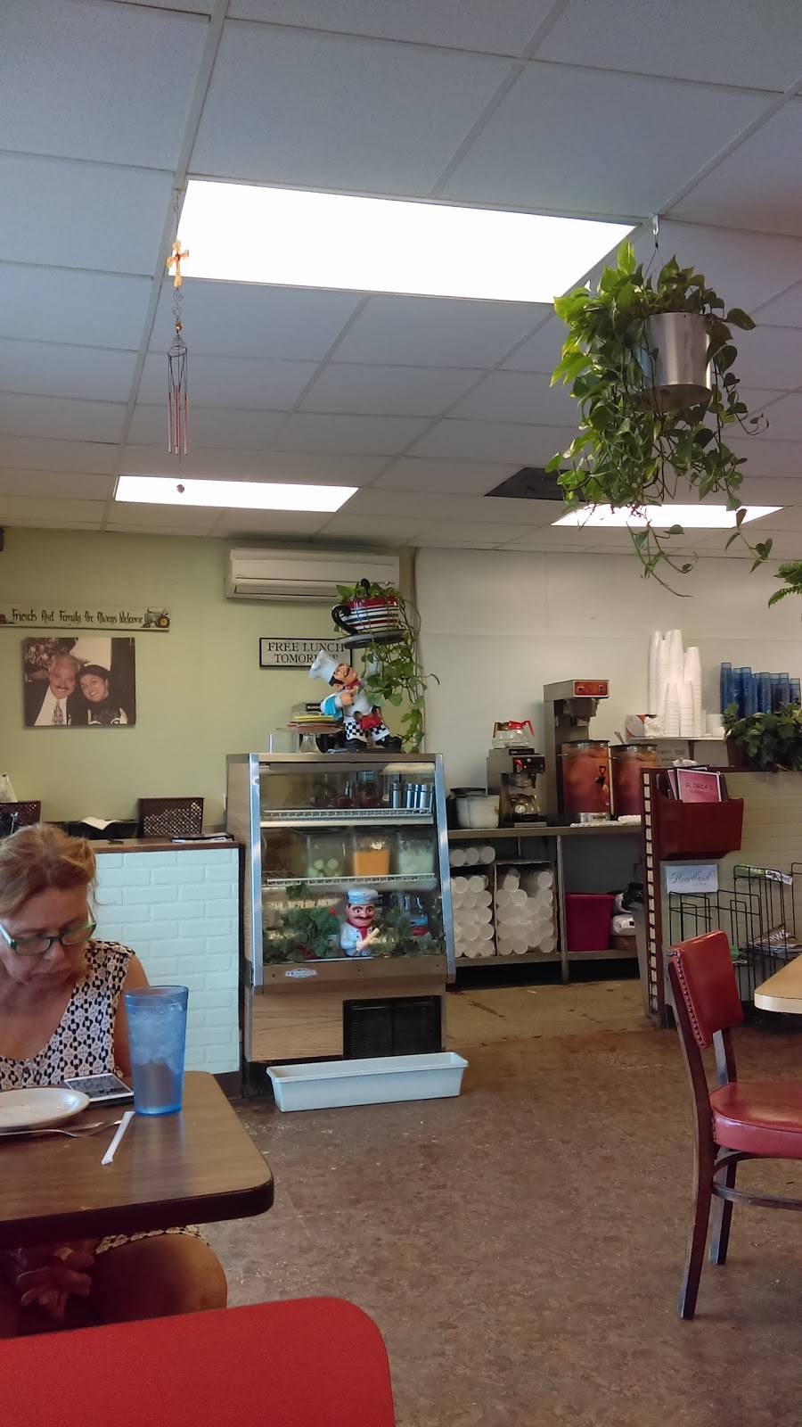 Glorias Restaurant | restaurant | 4816 US-17, Bowling Green, FL 33834, USA | 8633759955 OR +1 863-375-9955