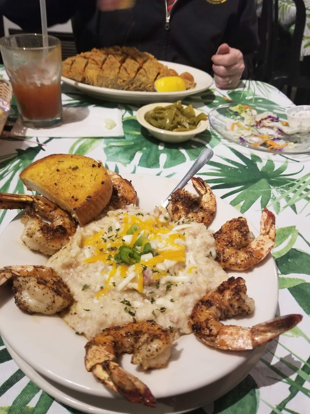 Captn Snappers | restaurant | 698 Lemoyne Dr, Dauphin Island, AL 36528, USA | 2518618300 OR +1 251-861-8300