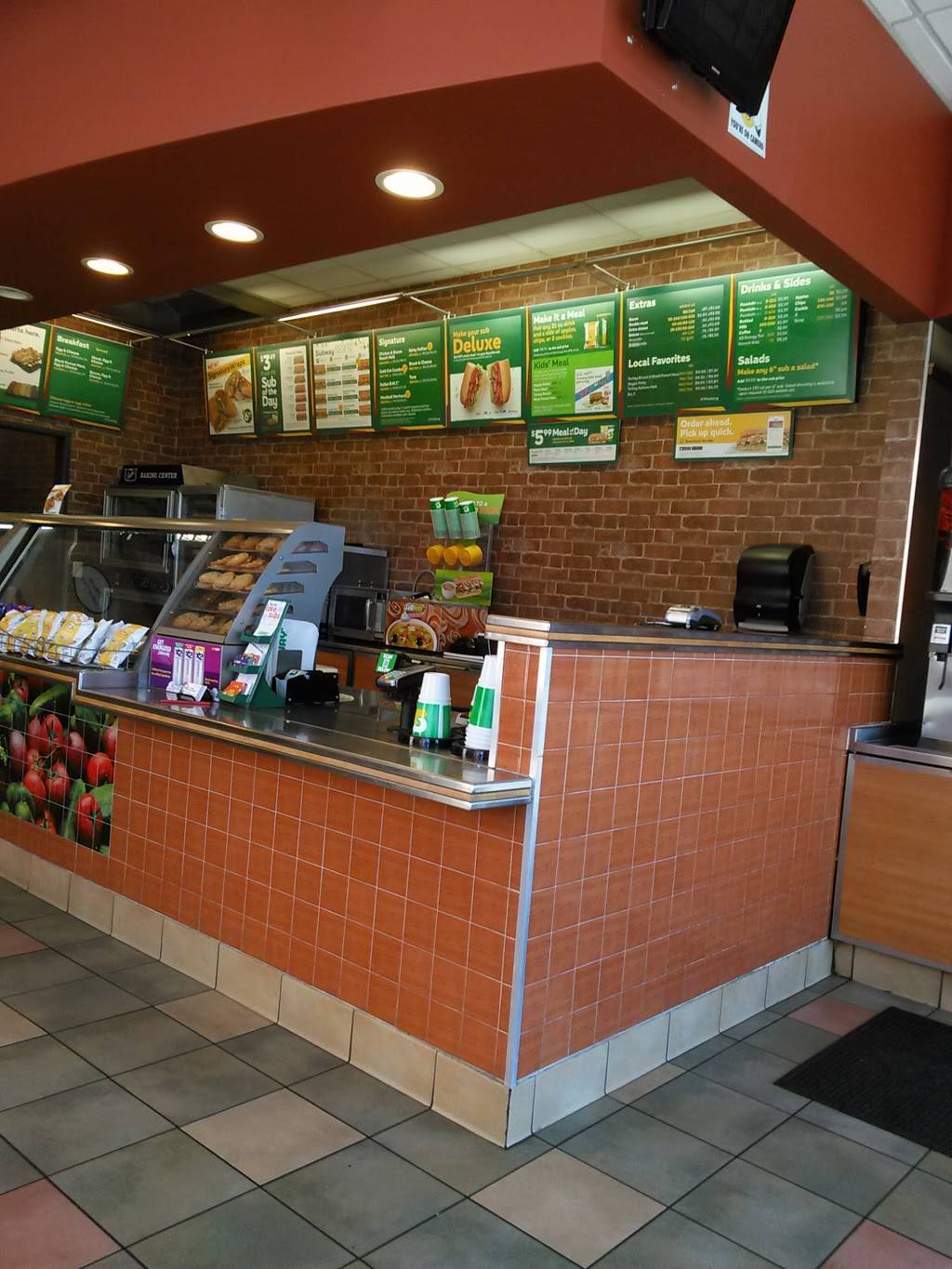 Subway Restaurants | restaurant | 6805 N 19th Ave #125, Phoenix, AZ 85015, USA | 6028410726 OR +1 602-841-0726