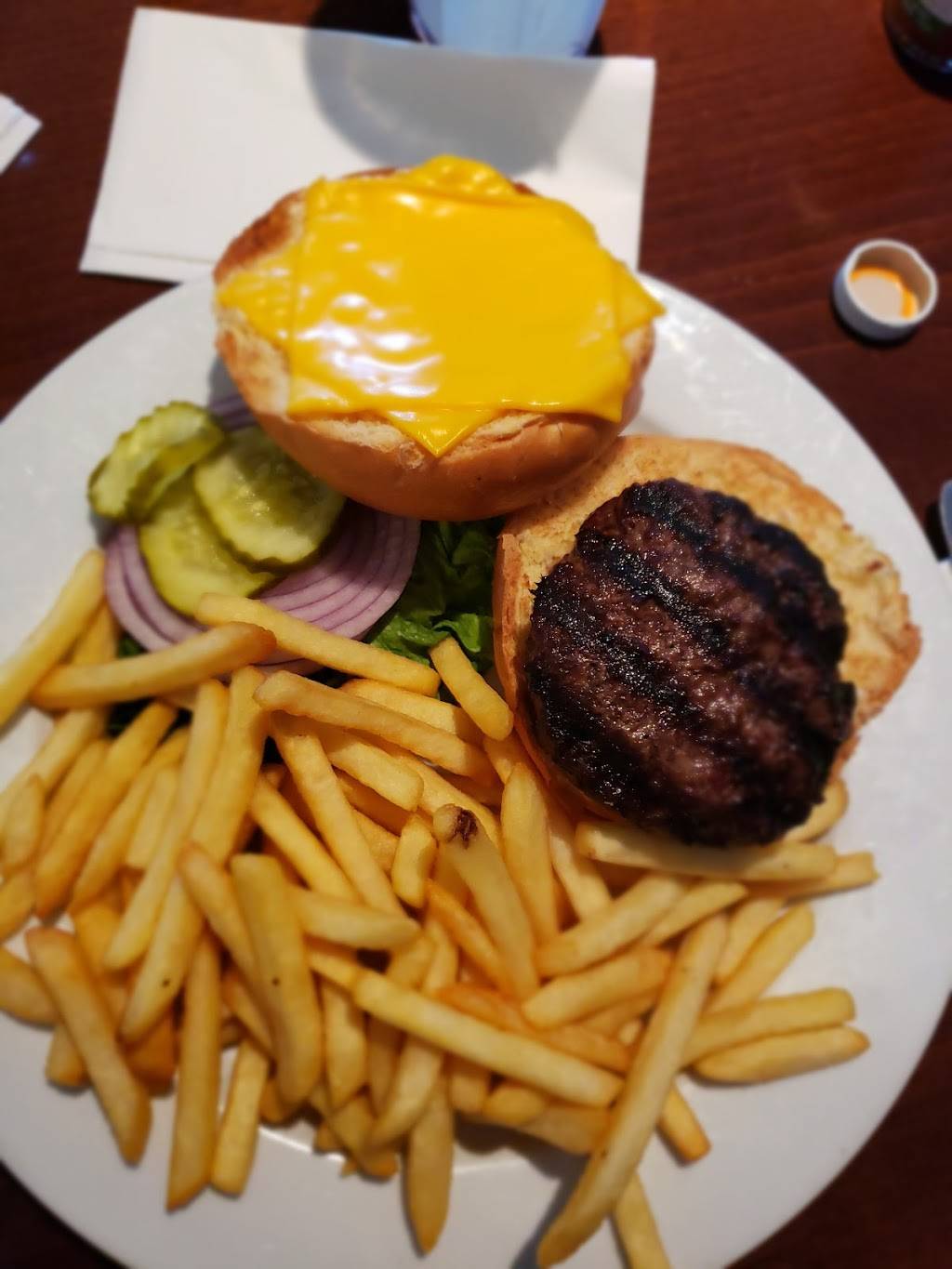 JCs Restaurant at Mikes Place Too | restaurant | 1086 Mastic Rd, Mastic, NY 11950, USA | 6317724680 OR +1 631-772-4680