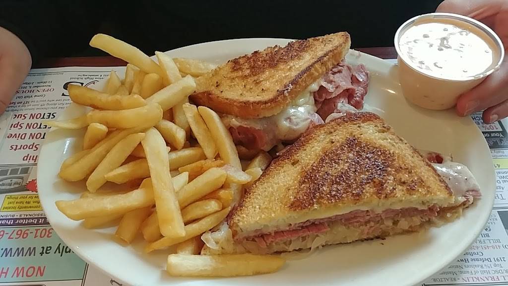 Nautilus Diner | restaurant | 1709 Transportation Dr, Crofton, MD 21114, USA | 4104518515 OR +1 410-451-8515