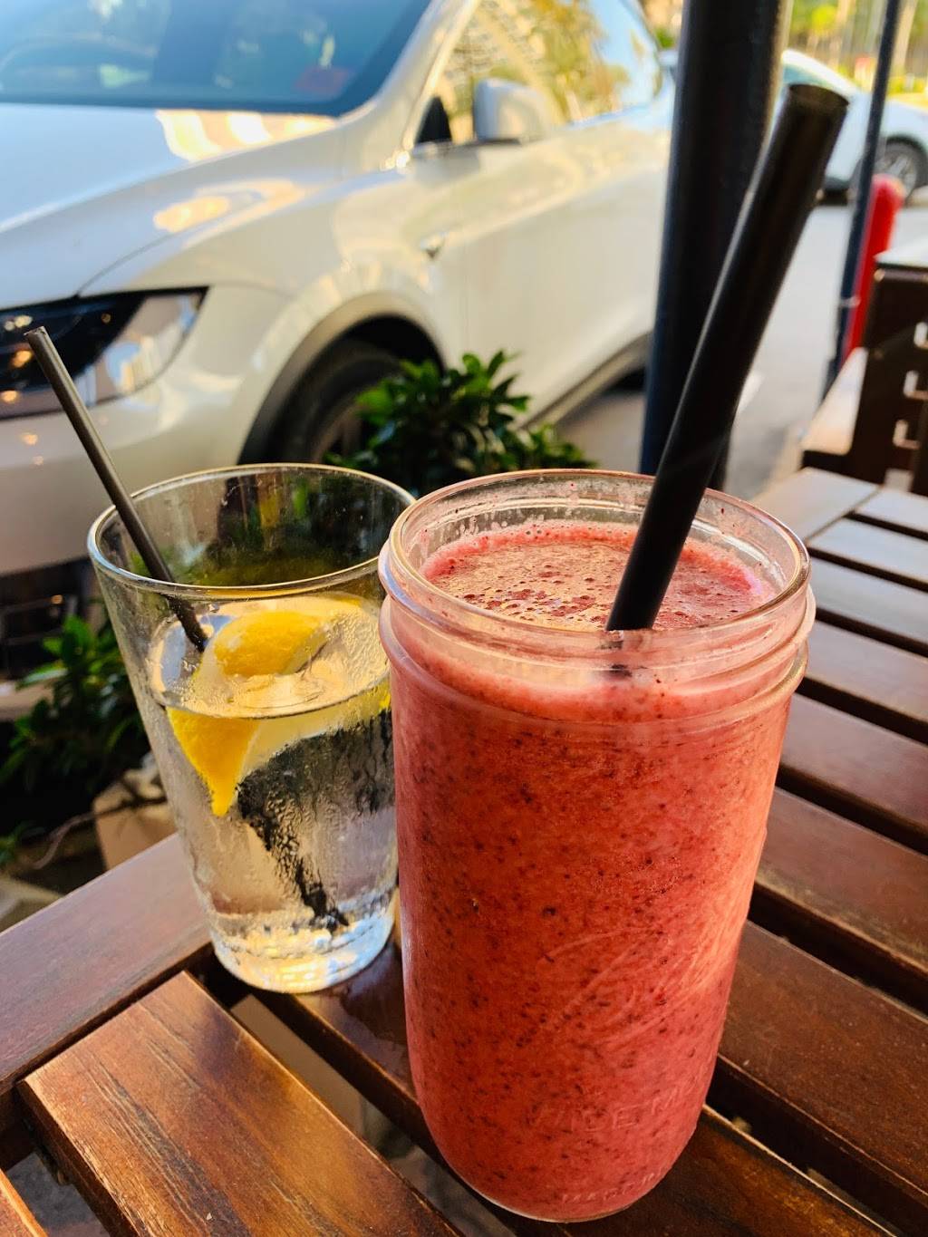 Juice & Java Sunny Isles | restaurant | 17608 Collins Ave #2825, Sunny Isles Beach, FL 33160, USA | 3059333700 OR +1 305-933-3700