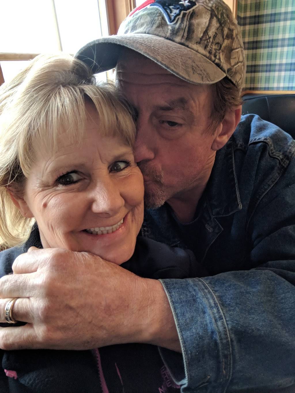 Maurizios Pizza East | restaurant | 2940 Wabash Ave, Terre Haute, IN 47803, USA | 8122320633 OR +1 812-232-0633