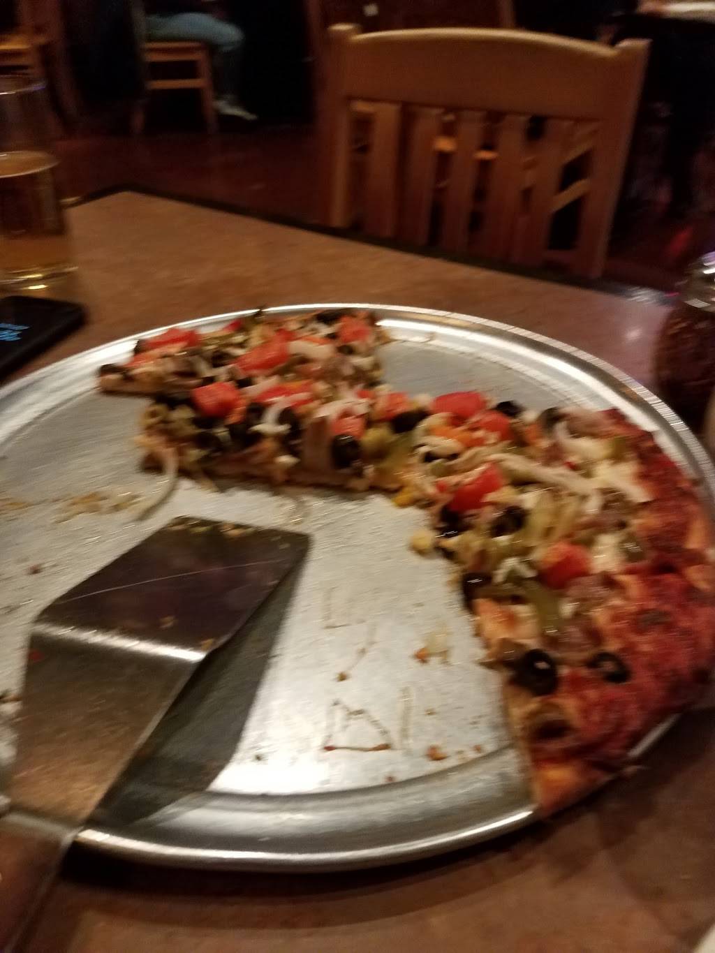 Armands Pizza & Pasta | restaurant | 105 W 1st St, Elmhurst, IL 60126, USA | 6307825800 OR +1 630-782-5800