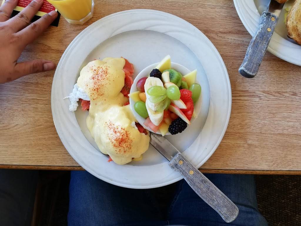 Aliottis Victorian Corner Restaurant | restaurant | 541 Lighthouse Ave, Pacific Grove, CA 93950, USA | 8313724641 OR +1 831-372-4641