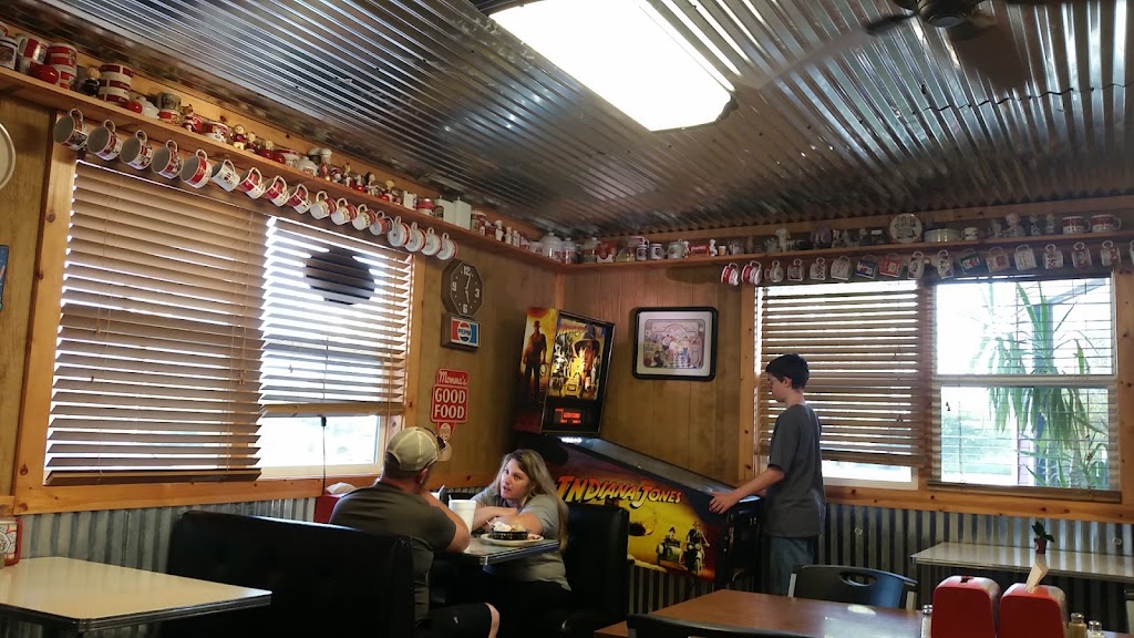 Taylors Freez King | restaurant | 208 E Main St, Gassville, AR 72635, USA | 8704356744 OR +1 870-435-6744