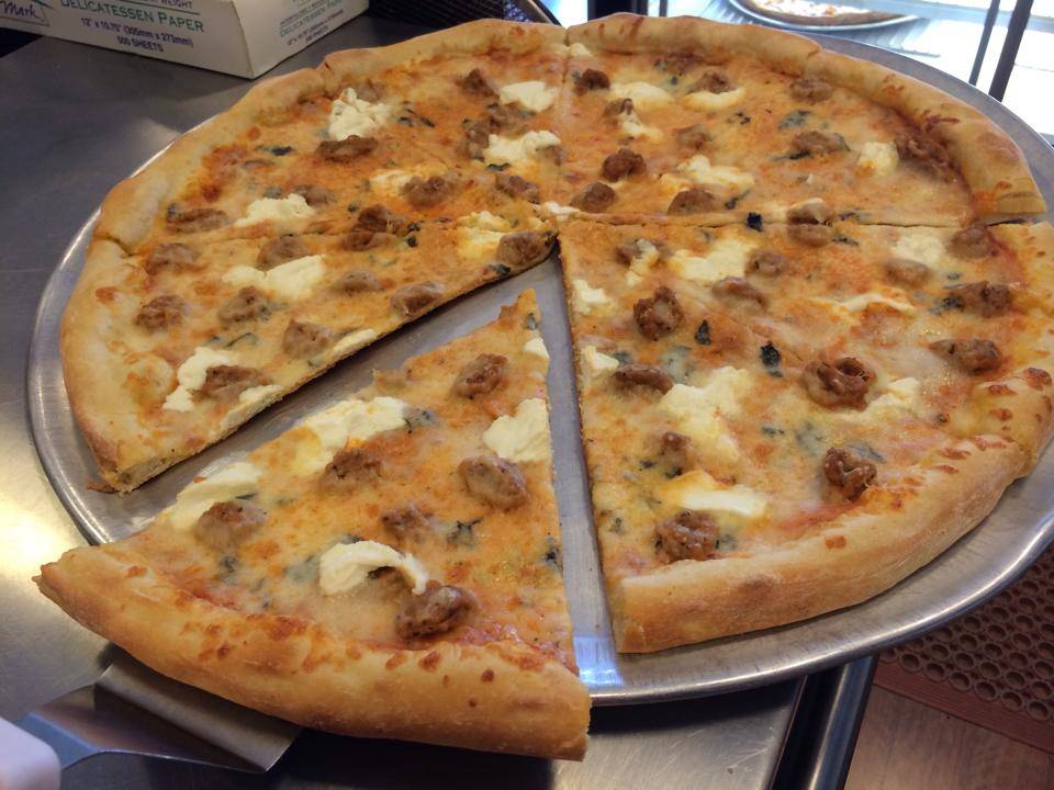 Thats Amore Pizza | restaurant | 105 N Main St, Crystal Lake, IL 60014, USA | 8154447200 OR +1 815-444-7200