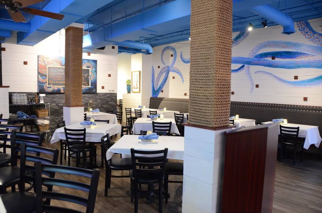 Chrissoulas Restaurant | restaurant | 602 N Milwaukee Ave, Libertyville, IL 60048, USA | 8475493046 OR +1 847-549-3046