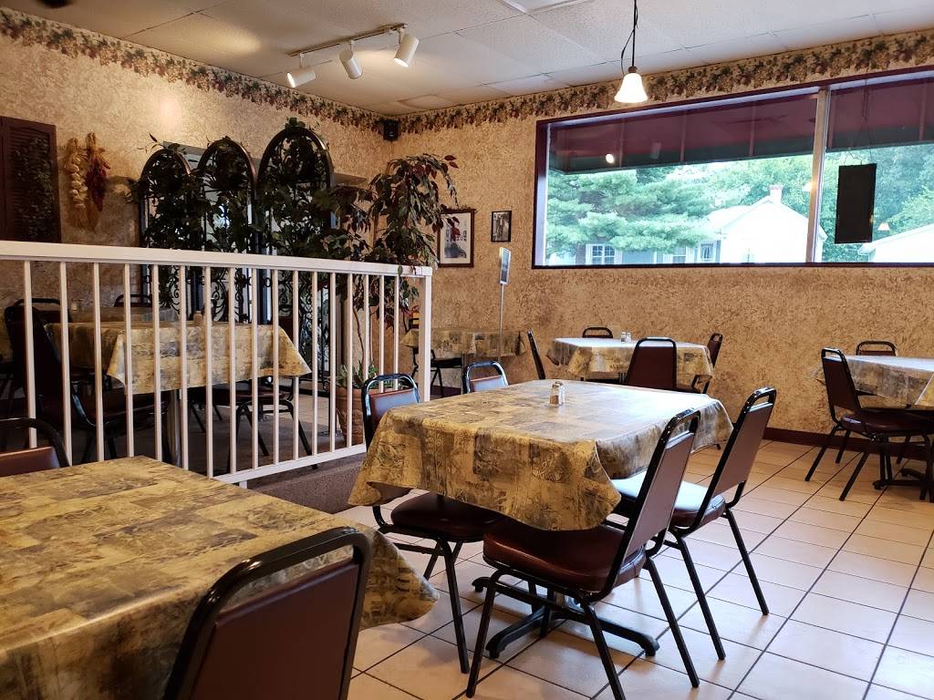 Frances Pizza | restaurant | 713 N 7th St, Riverton, IL 62561, USA | 2176298880 OR +1 217-629-8880