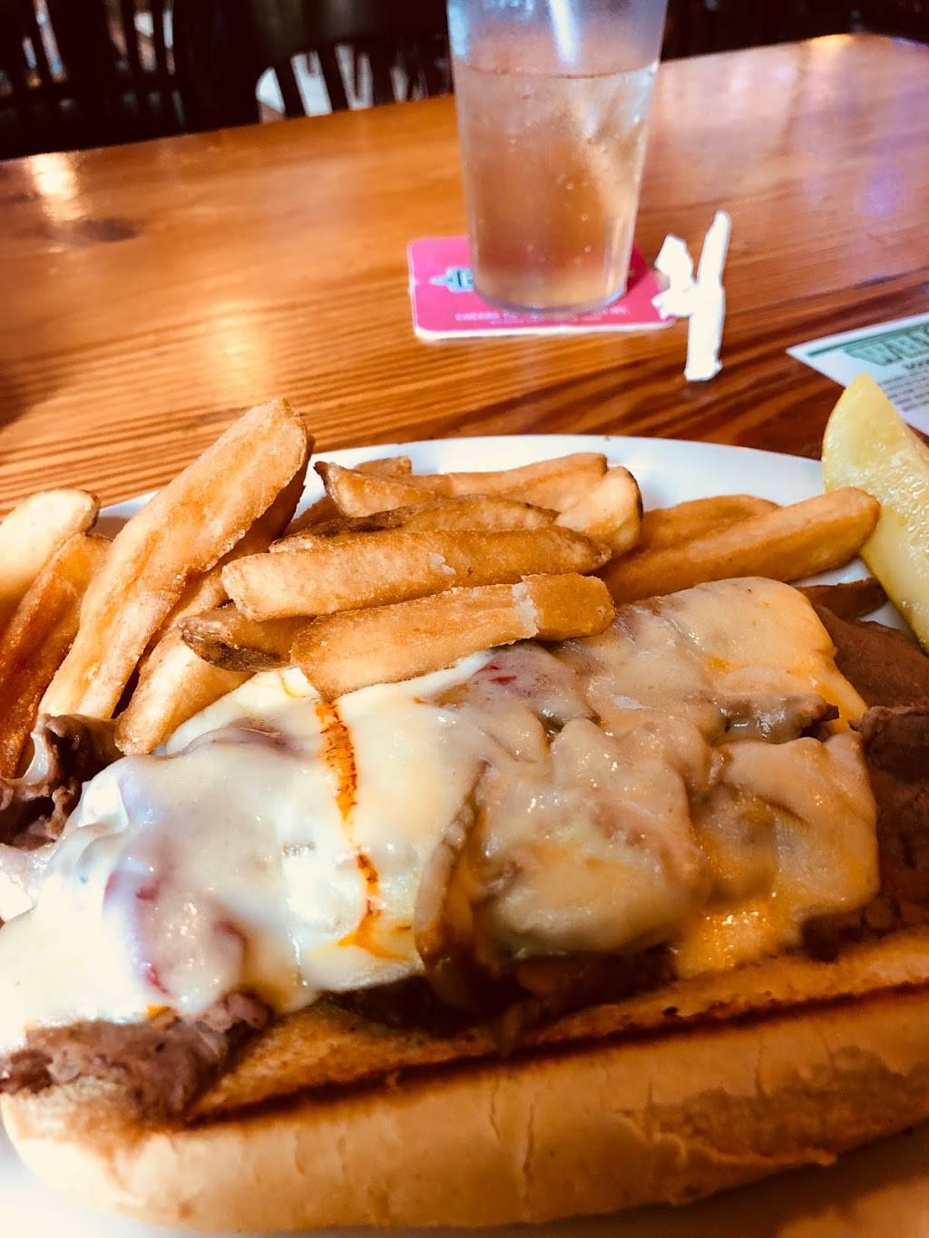 Winking Lizard | restaurant | 1301 E 9th St, Cleveland, OH 44114, USA | 2162974490 OR +1 216-297-4490