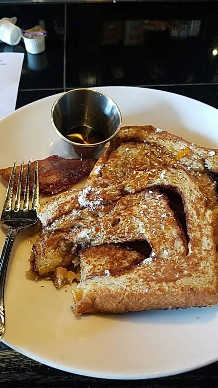 Dogwood Cafe and Lounge | restaurant | 222 1st Ave S, Kent, WA 98032, USA | 2532774905 OR +1 253-277-4905