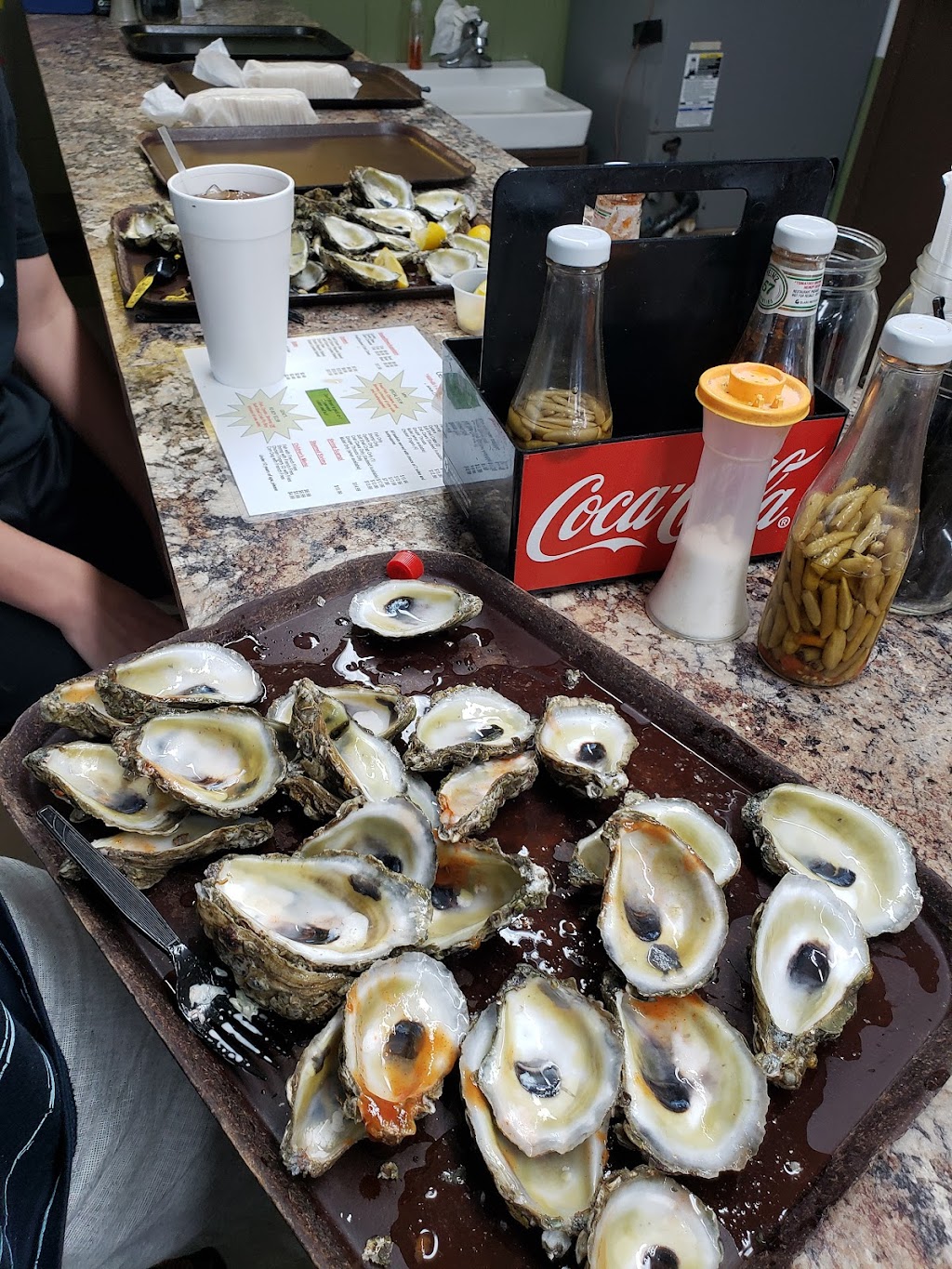 Genes Oyster Bar | restaurant | 302 Sherman Ave, Panama City, FL 32401, USA | 8507851232 OR +1 850-785-1232