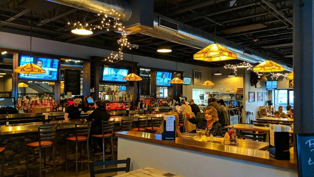 South Lyon Hotel | restaurant | 201 N Lafayette St, South Lyon, MI 48178, USA | 2484376440 OR +1 248-437-6440