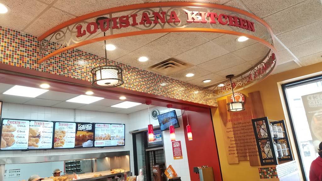 Popeyes Louisiana Kitchen | restaurant | 400 E Tremont Ave, Bronx, NY 10457, USA | 7182947039 OR +1 718-294-7039