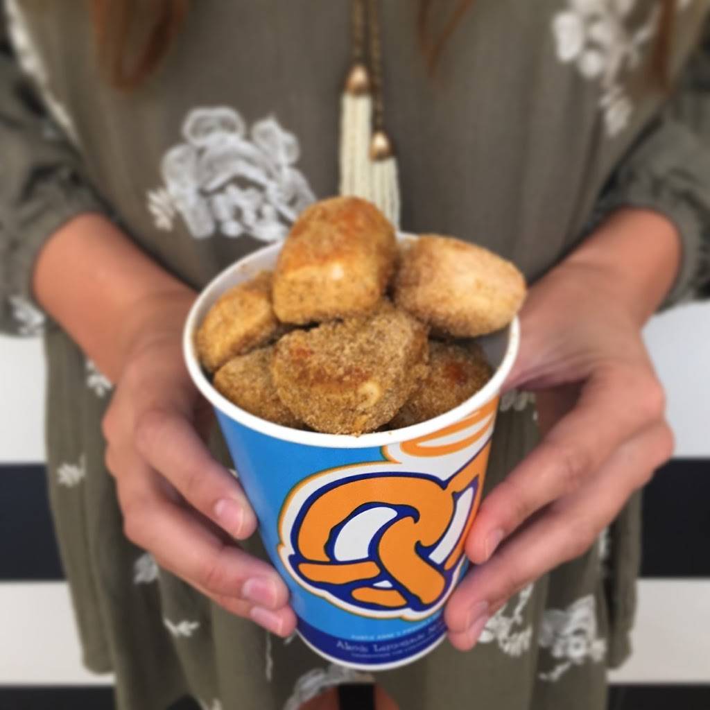 Auntie Annes | cafe | 6170 W Grand Ave Spc 45K203, Gurnee, IL 60031, USA | 8478557866 OR +1 847-855-7866