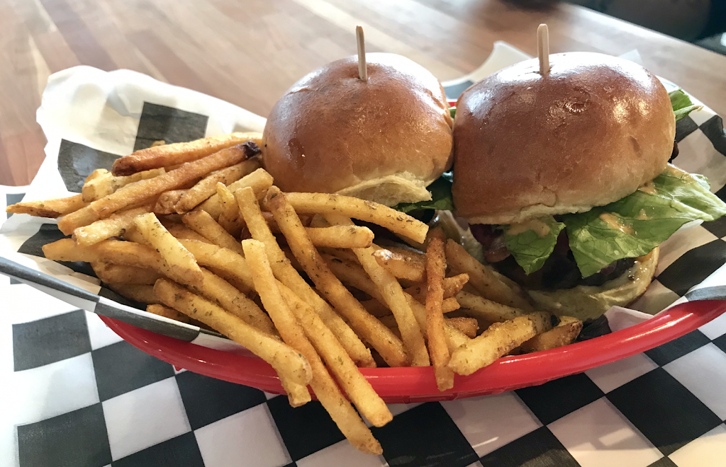 KiKi’s Burger Bar | restaurant | 4815 Lone Tree Way Suite A, Antioch, CA 94531, USA | 9252079668 OR +1 925-207-9668