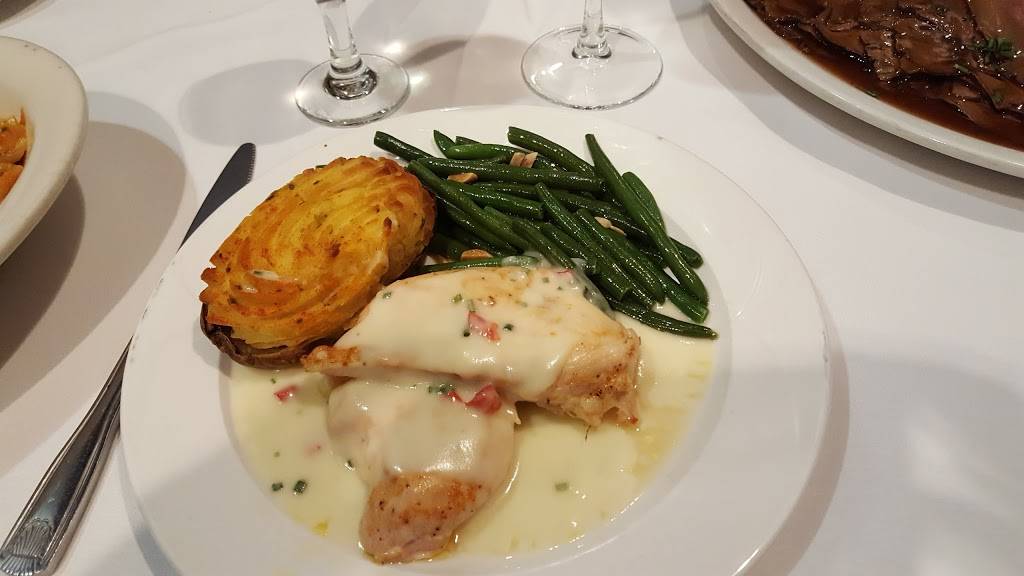 The Seville | restaurant | 700 S Barrington Rd, Streamwood, IL 60107, USA | 6302894500 OR +1 630-289-4500