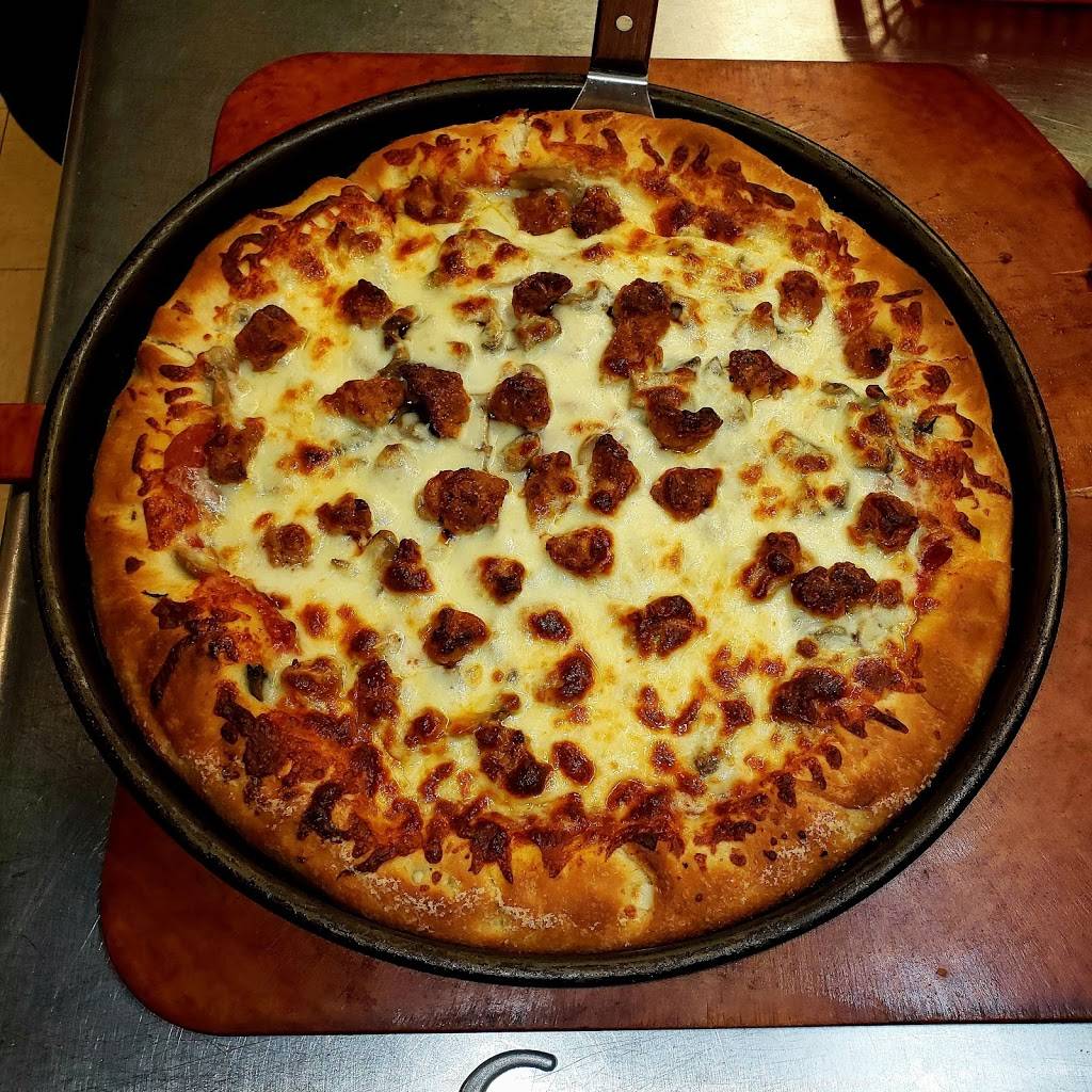 Mommas Pizzeria | restaurant | 10 N Main St, Knox, IN 46534, USA | 5747725888 OR +1 574-772-5888