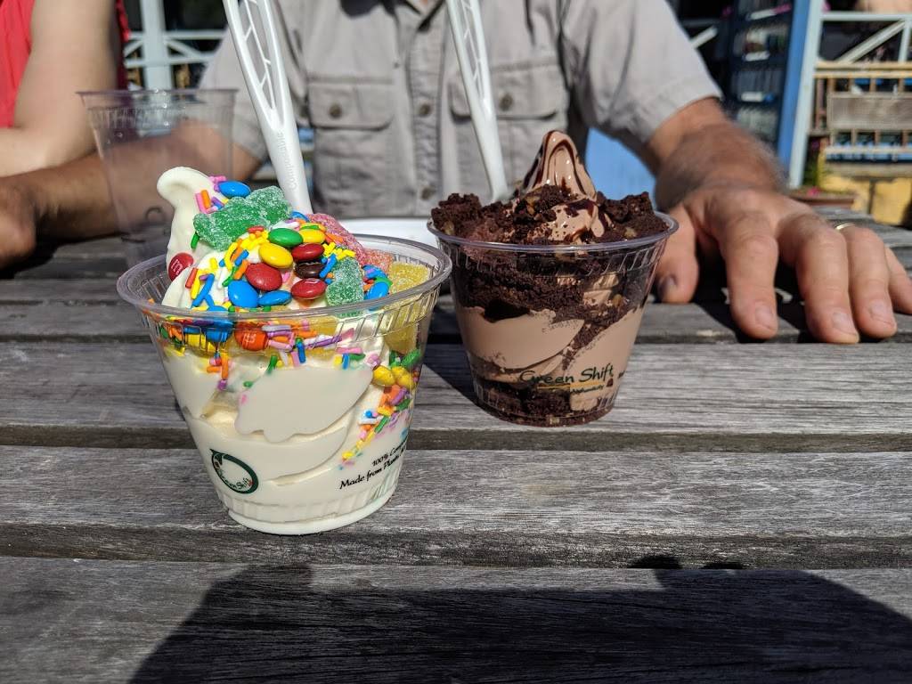 Island Cafe | restaurant | 20 Withrow St, Toronto, ON M5J 2C4, Canada | 4162036460 OR +1 416-203-6460