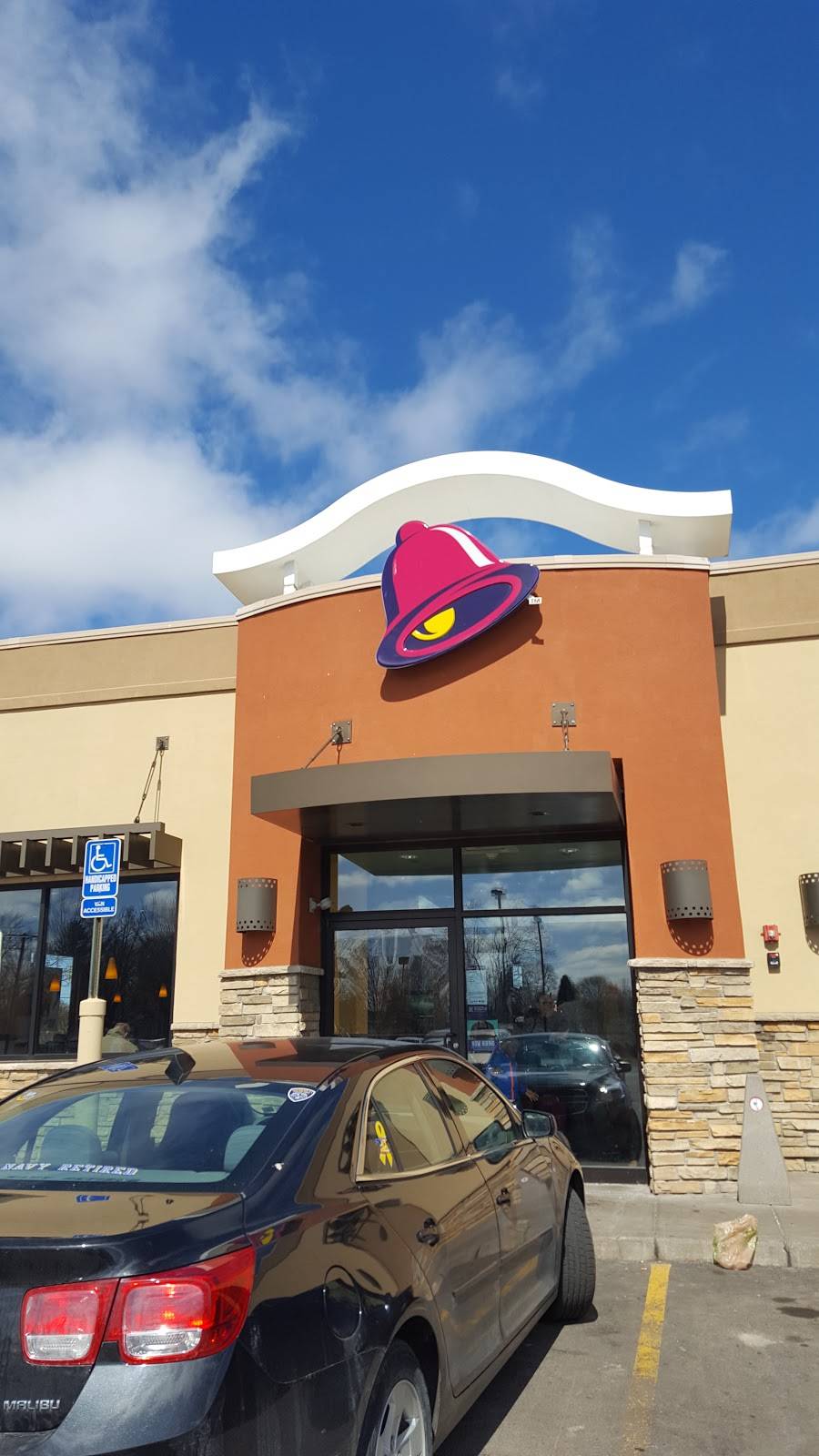 Taco Bell | meal takeaway | 2317 Lyell Ave, Rochester, NY 14606, USA | 5852473590 OR +1 585-247-3590