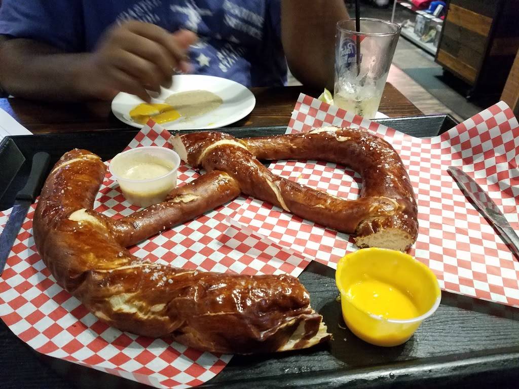 Jacksons Blue Ribbon Pub Milwaukee | restaurant | 1203 N 10th St, Milwaukee, WI 53205, USA | 4142767271 OR +1 414-276-7271