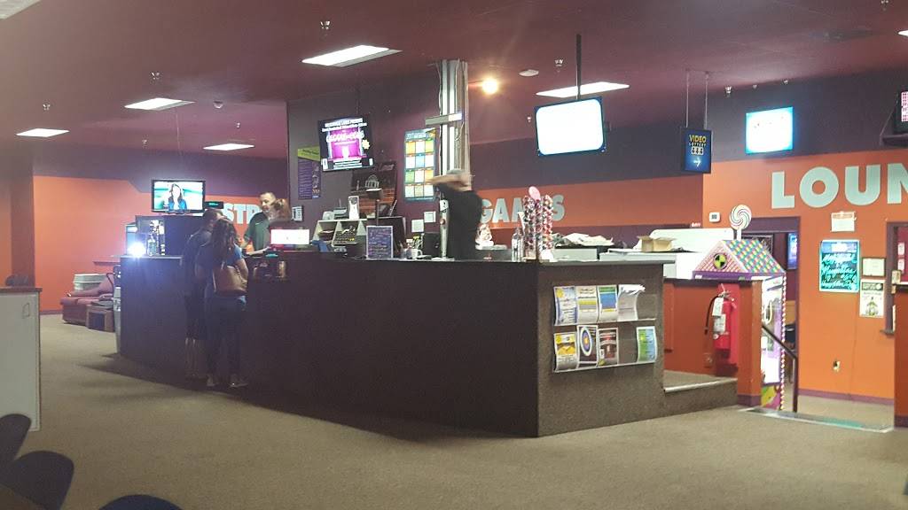 Wilsonville Lanes | restaurant | 29040 Town Center Loop E #a, Wilsonville, OR 97070, USA | 5036822346 OR +1 503-682-2346